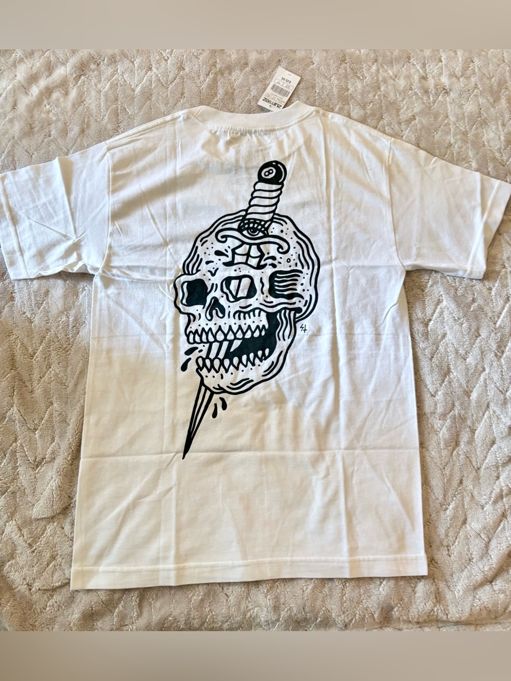 SWALLOWING & DAGGERS Tee
NWT